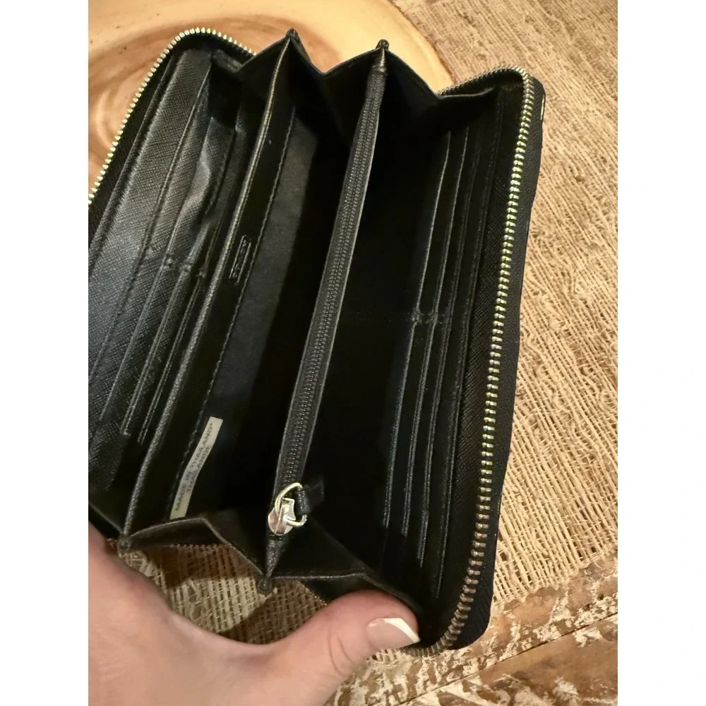 Coach Perforated Embossed Liquid Gloss Leather Black Accordian Zip Wallet Logo❤️
